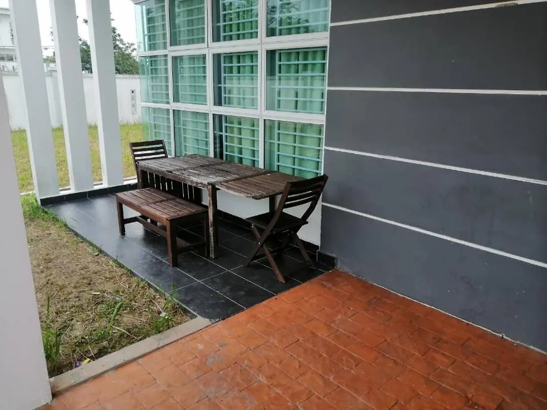 Cozy Homestay Desaru Vacation Bungalow - 10 Pax Johor Bahru 0*,  Malaysia