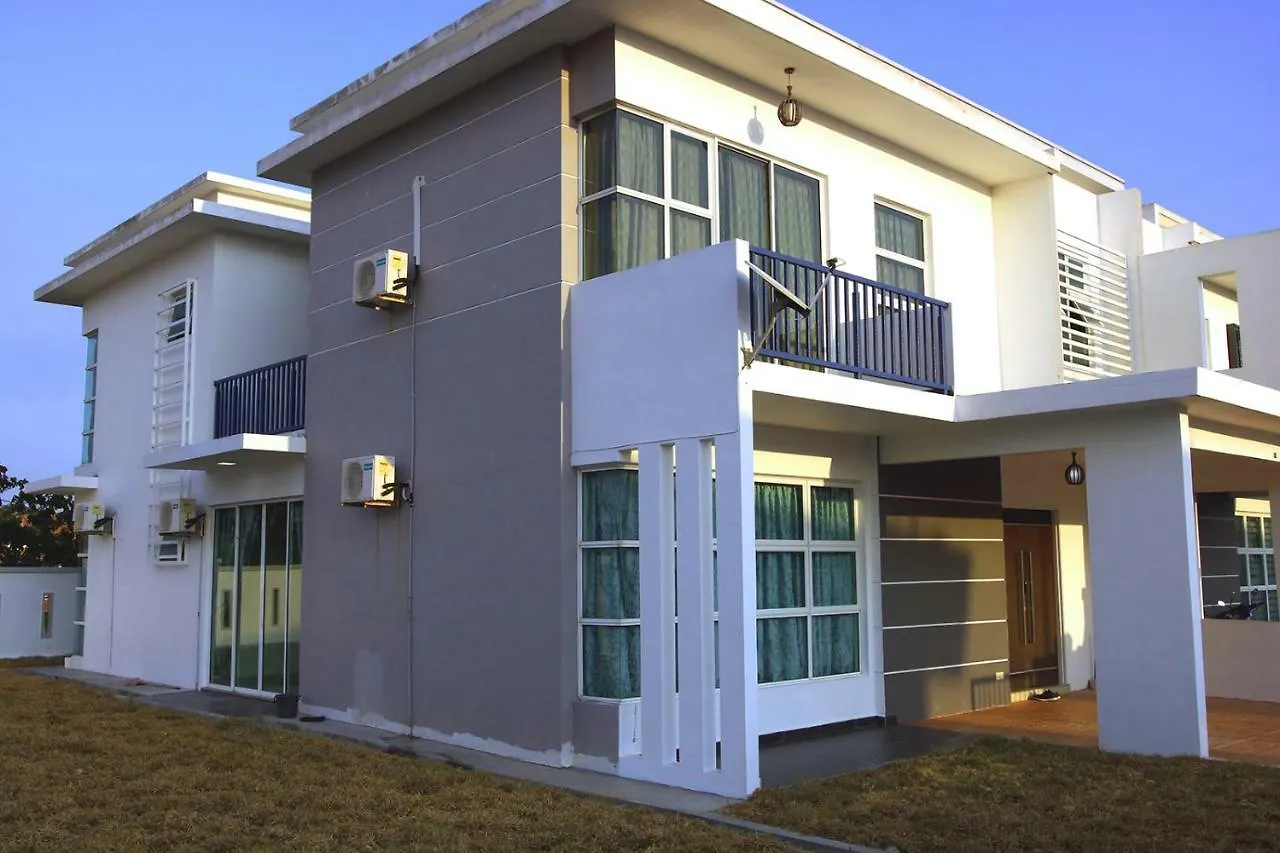 בית נופש ג'והור בהרו Cozy Homestay Desaru Vacation Bungalow - 10 Pax מלזיה