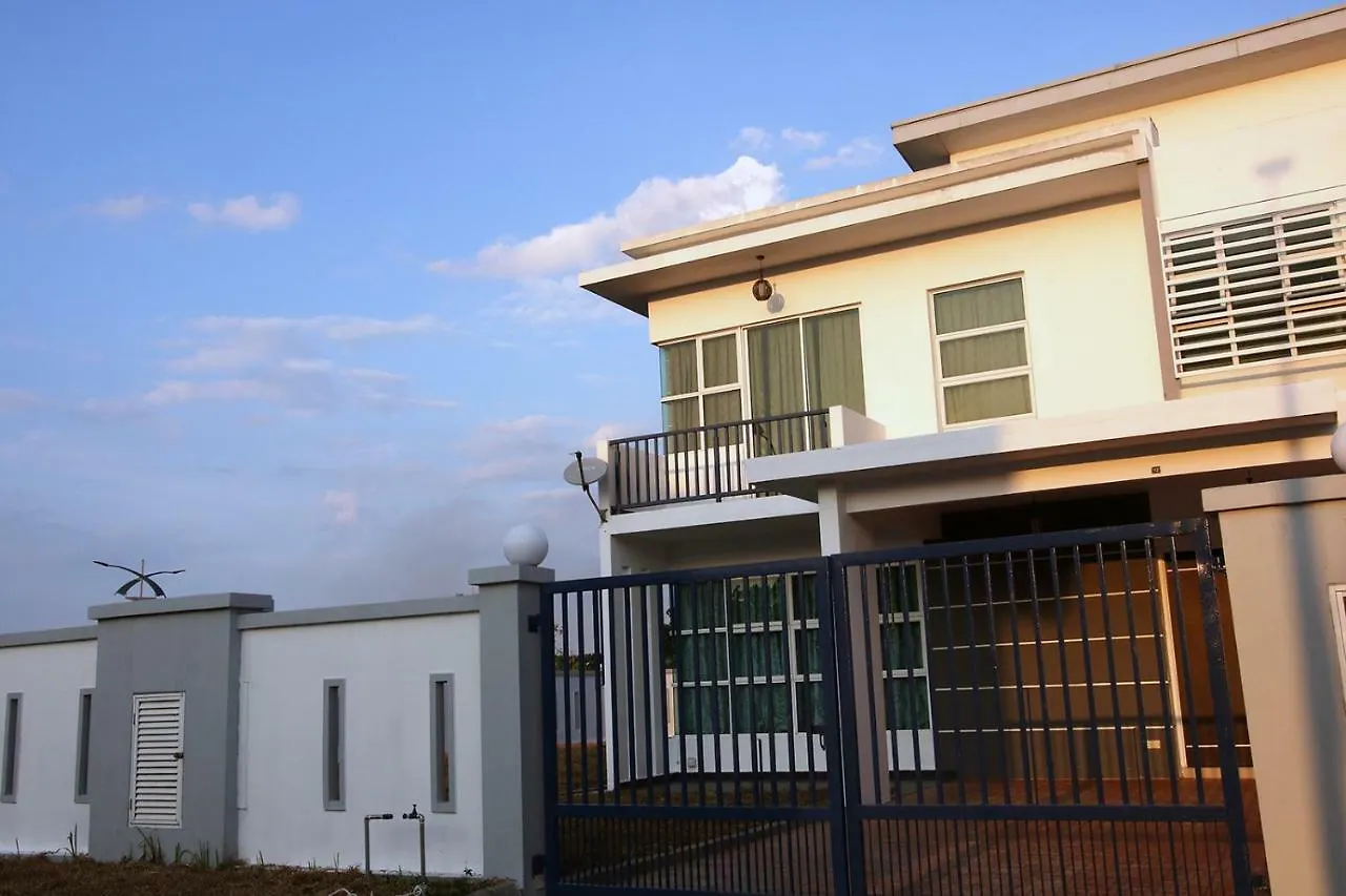 Cozy Homestay Desaru Vacation Bungalow - 10 Pax Johor Bahru